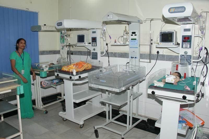 Neonatal nursing team in the NICU